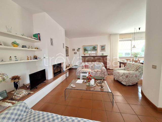 Villa bifamiliare in vendita a Felino via Gino Bertani, Casale