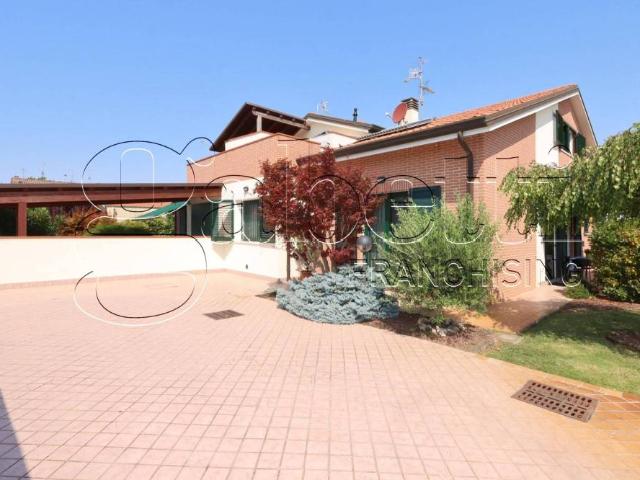 Villa bifamiliare in vendita a Ferrara, Pontegradella