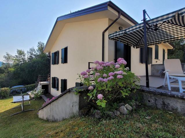 Villa bifamiliare in vendita a Ferriere