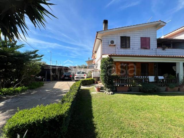 Villa bifamiliare in vendita a Fiumicino via Giuseppe Miraglia, Fiumicino Paese