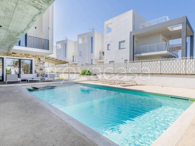 Villa bifamiliare in vendita a Fiumicino via La Plaia, 84, Fregene