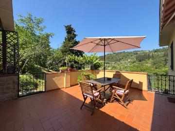 Villa bifamiliare in vendita a Fiesole via Faentina, Caldine