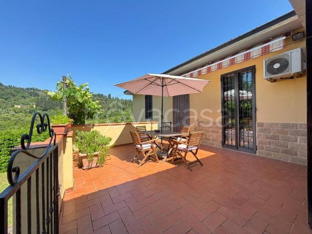 Villa bifamiliare in vendita a Fiesole via Faentina, Caldine