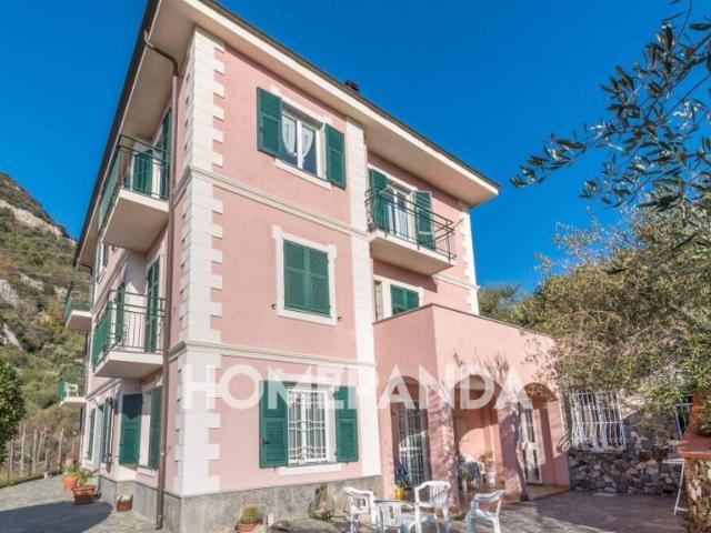 Villa bifamiliare in vendita a Finale Ligure strada per Verzi, 7