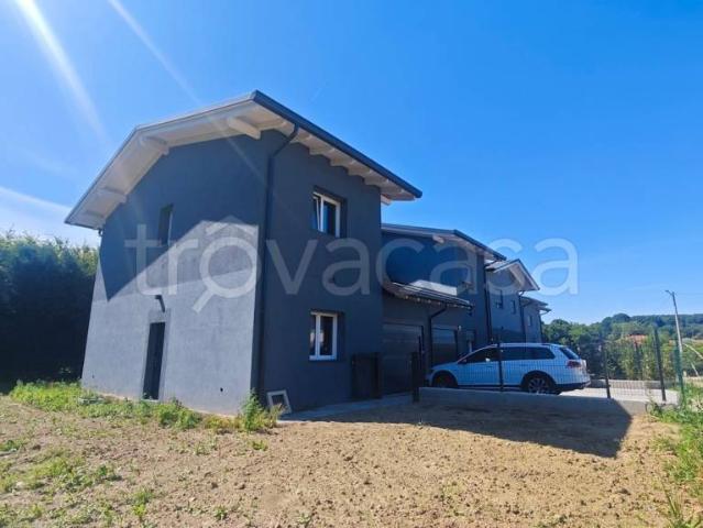 Villa bifamiliare in vendita a Fino Mornasco via delle Robinie