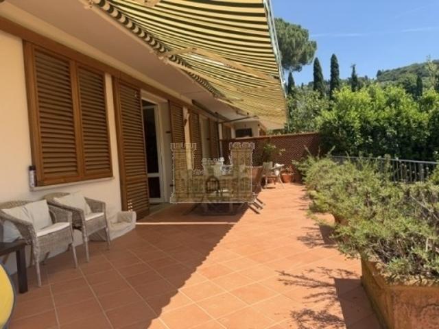 Villa bifamiliare in vendita a Firenze via della pastorella, Settignano
