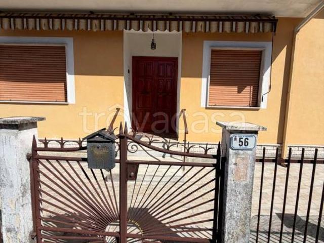 Villa bifamiliare in vendita a Frosinone via Ceccano, 54