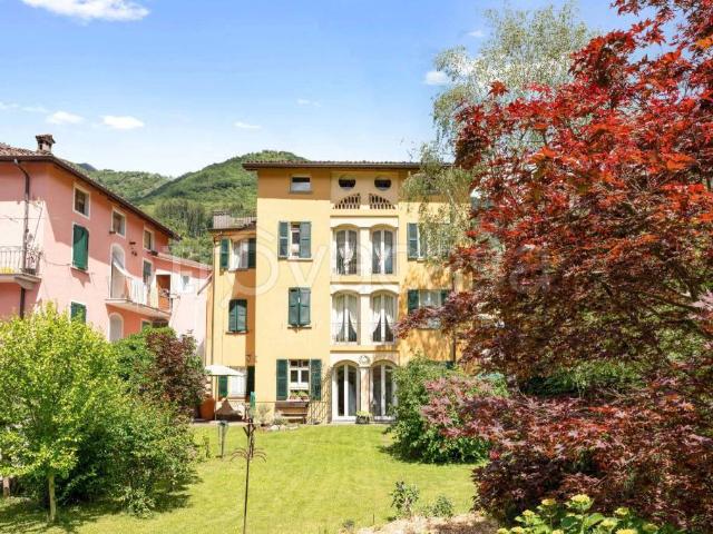 Villa bifamiliare in vendita a Introbio piazza Dottor Scotti