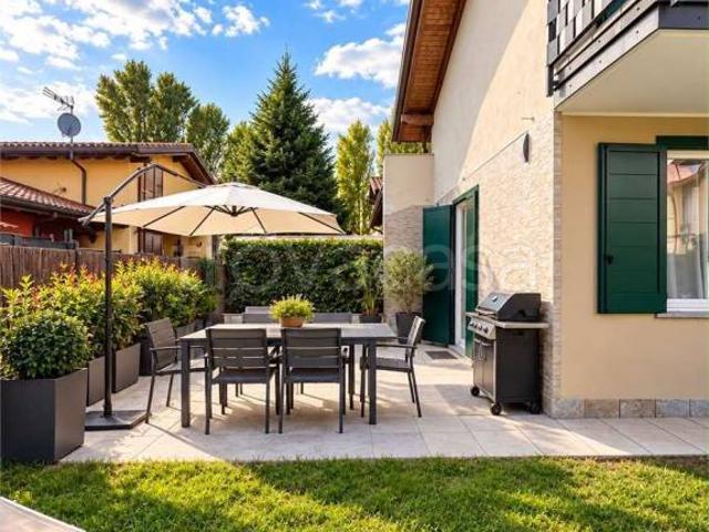 Villa bifamiliare in vendita a Ispra