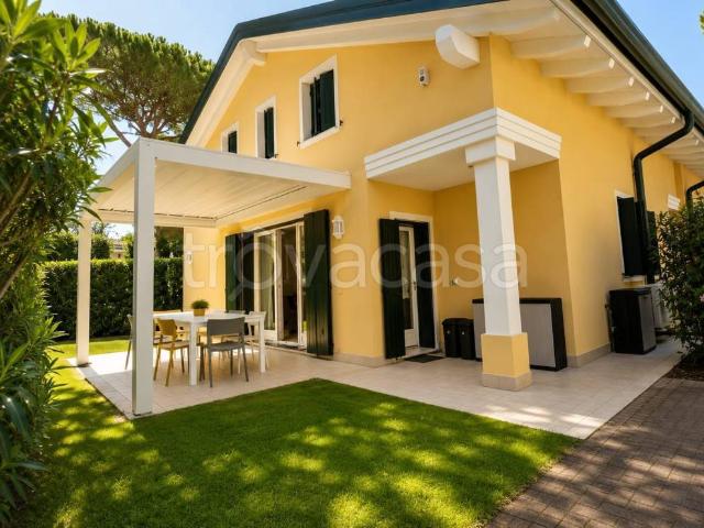 Villa bifamiliare in vendita a Jesolo viale Cigno Bianco, 8, Pineta