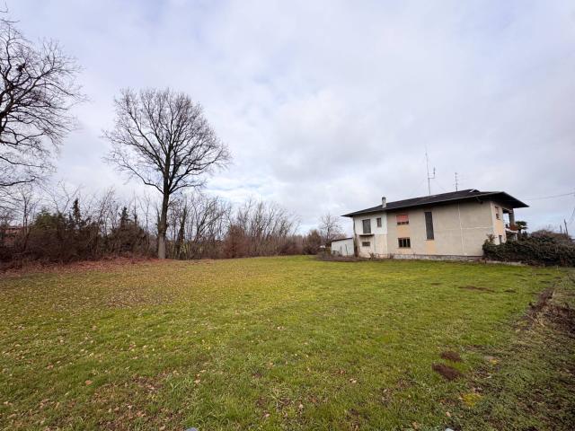 Villa bifamiliare in vendita a Oleggio