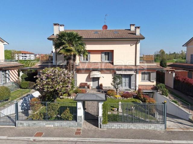 Villa bifamiliare in vendita a Ozzero via Enrico Berlinguer