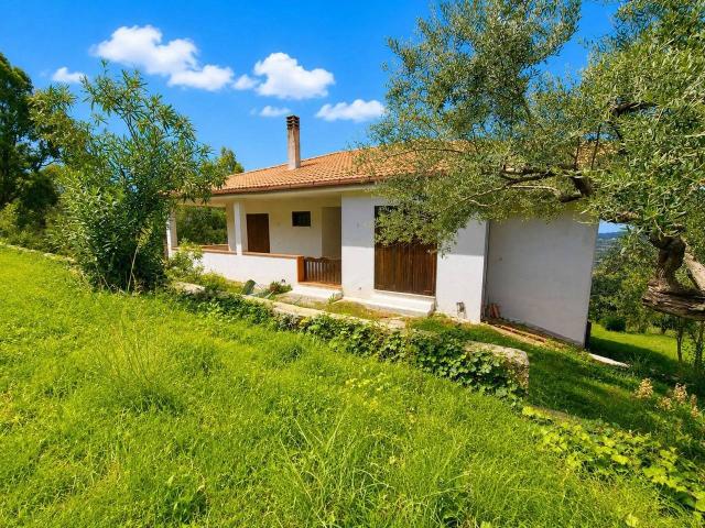 Villa bifamiliare in vendita a Laureana Cilento