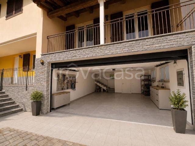 Villa bifamiliare in vendita a La Morra via Laghetto, 5