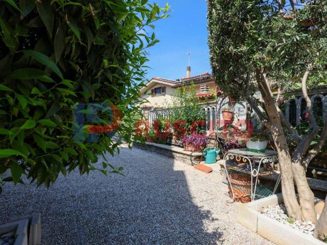 Villa bifamiliare in vendita a Ladispoli viale Alabama