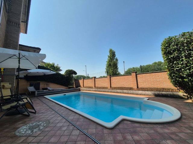 Villa bifamiliare in vendita a Landriano