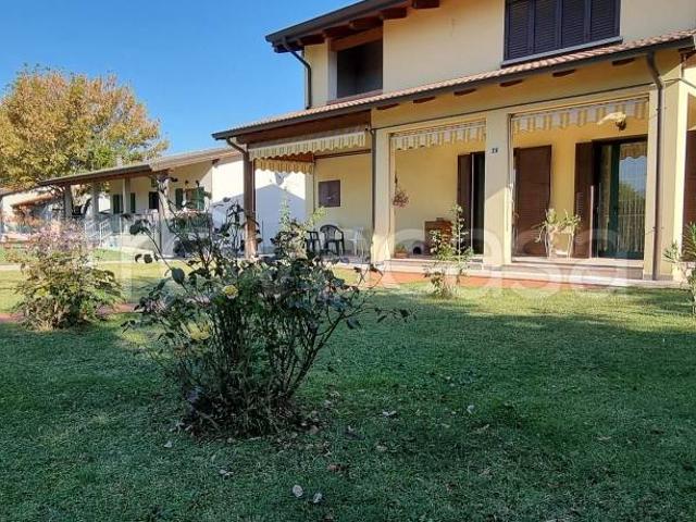 Villa bifamiliare in vendita a Lesignano de' Bagni via Bassetta