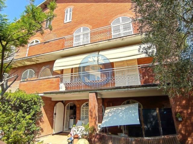 Villa bifamiliare in vendita a Lido di Camaiore, Camaiore