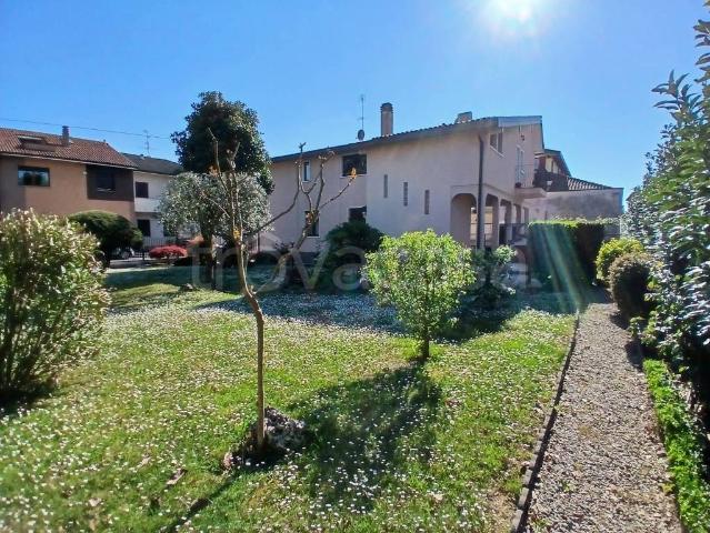 Villa bifamiliare in vendita a Lissone via Cesare Correnti, 9