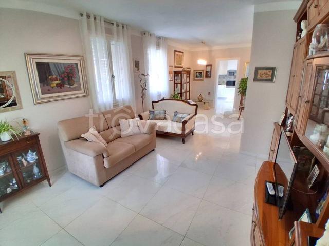 Villa bifamiliare in vendita a Lucca via Sarzanese, Maggiano San Macario