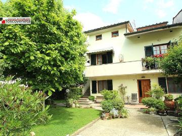 Villa bifamiliare in vendita a Lucca via Vecchia Pesciatina, San Vito