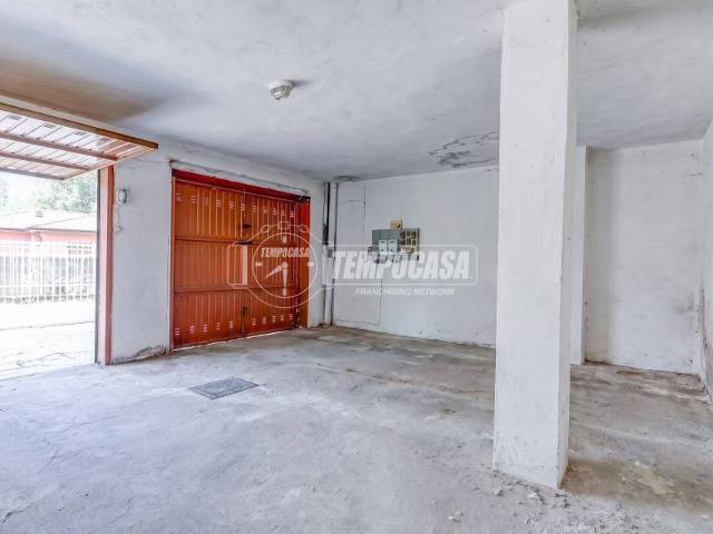 Villa bifamiliare in vendita a Luino via Copelli 7/a