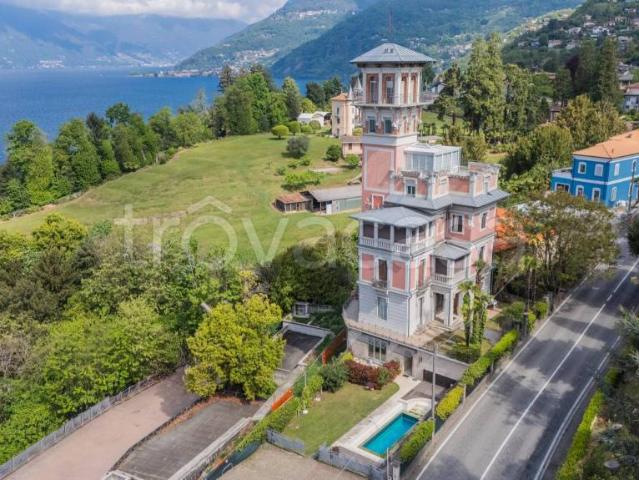Villa bifamiliare in vendita a Luino via Lugano, 11