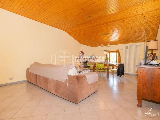 Villa bifamiliare in vendita a Modena, Modena Est
