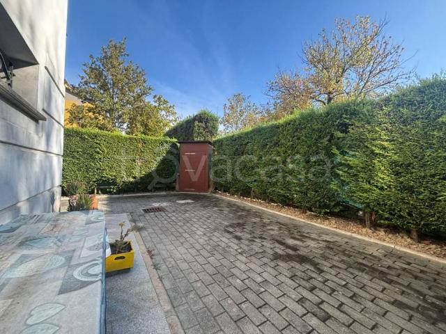 Villa bifamiliare in vendita a Modena via girolamo corridore, Villaggio Giardino