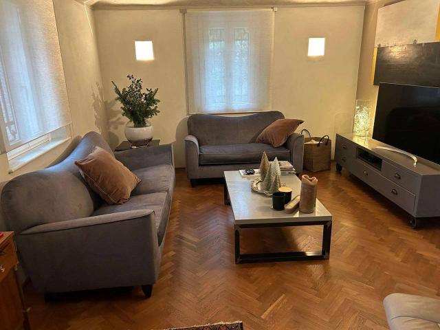 Villa bifamiliare in vendita a Modena
