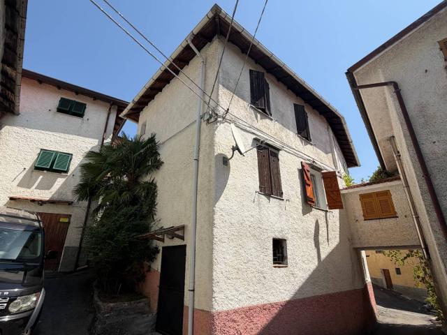 Villa bifamiliare in vendita a Mongiardino Ligure