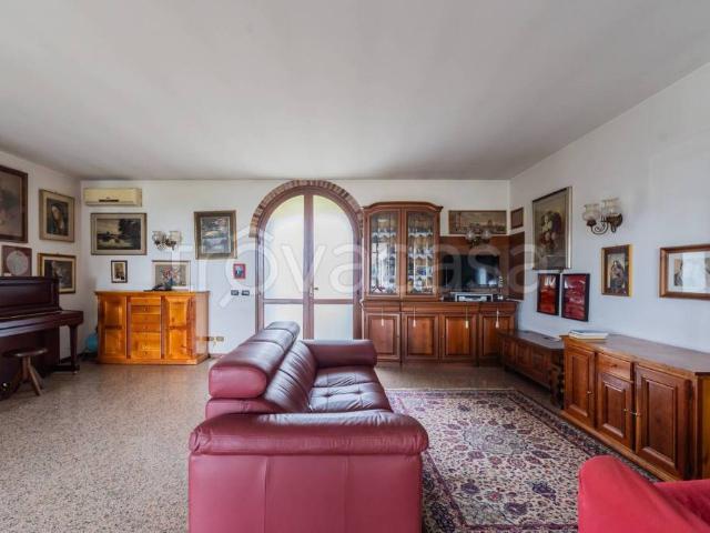 Villa bifamiliare in vendita a Montano Lucino via Vitello, 18, Montano
