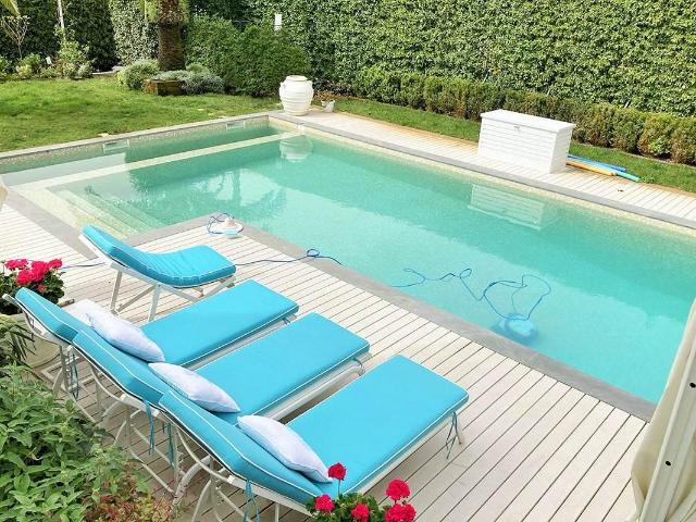 Villa bifamiliare in vendita a Montignoso