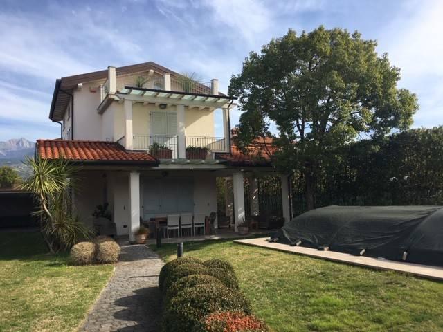 Villa bifamiliare in vendita a Montignoso
