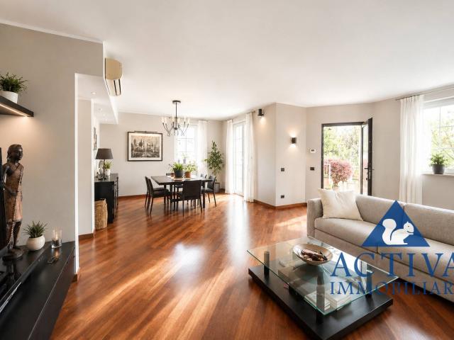 villa bifamiliare in vendita a Magnago