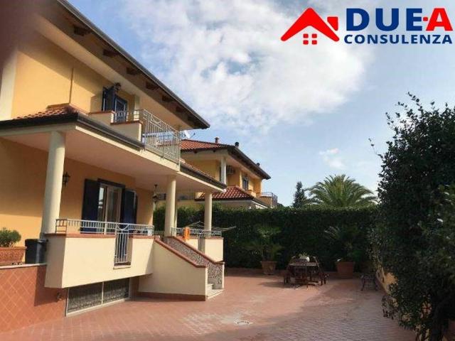 Villa bifamiliare in vendita a Marano di Napoli via Marano Quarto