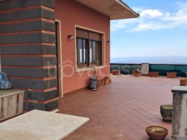 Villa bifamiliare in vendita a Mascalucia via del Bosco