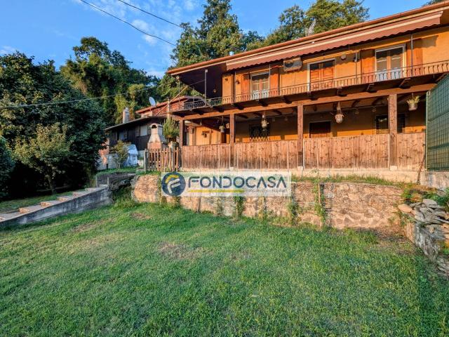 Villa bifamiliare in vendita a Massa