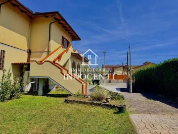 Villa bifamiliare in vendita a Massa