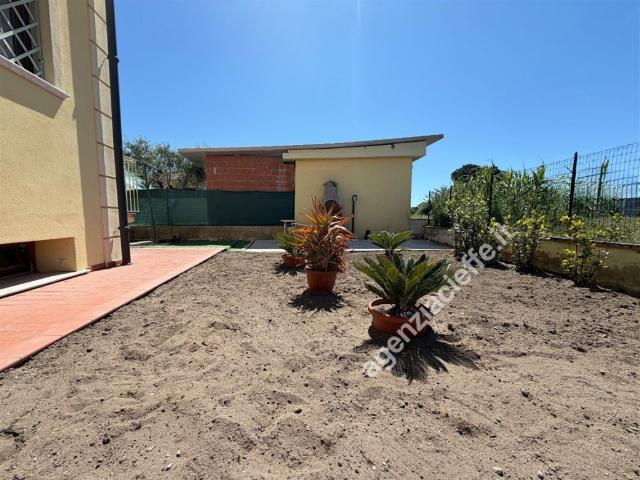 Villa bifamiliare in vendita a Massa