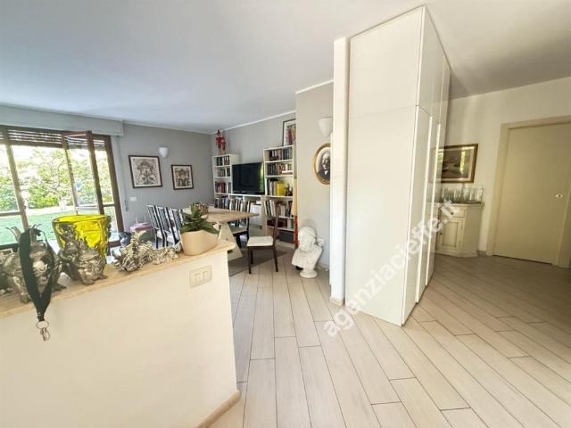 Villa bifamiliare in vendita a Massa