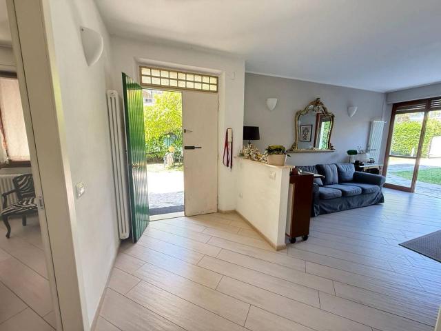 Villa bifamiliare in vendita a Massa