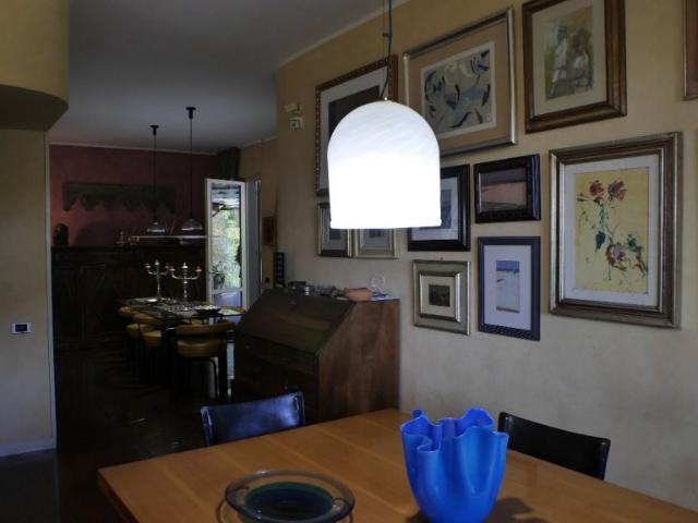 Villa bifamiliare in vendita a Massa piazza Ronchi