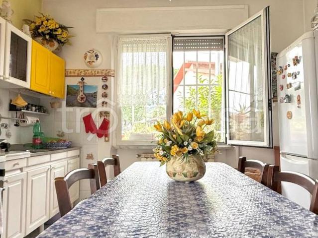 Villa bifamiliare in vendita a Massa via Tirana, Romagnano