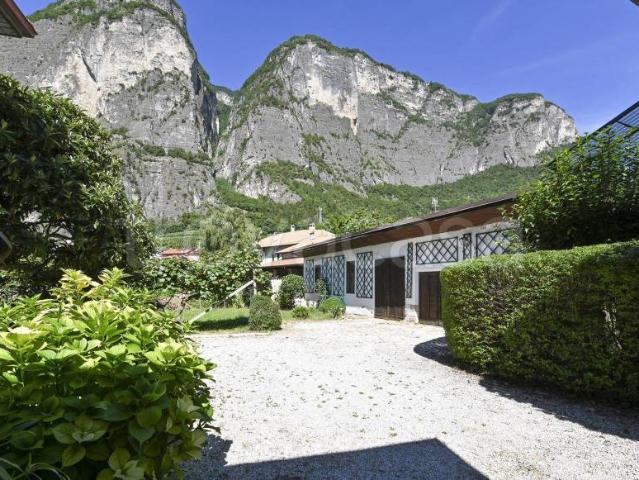 Villa bifamiliare in vendita a Mezzocorona via Fratelli Grandi