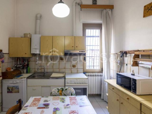 Villa bifamiliare in vendita a Milano via Pietro Colla, 36, Baggio