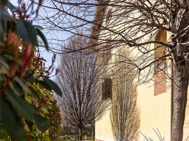 Villa bifamiliare in vendita a Milano