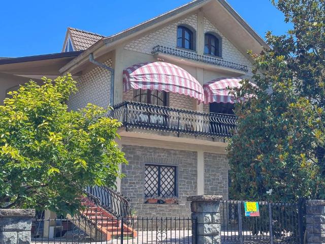Villa bifamiliare in vendita a Minucciano, Pieve San Lorenzo