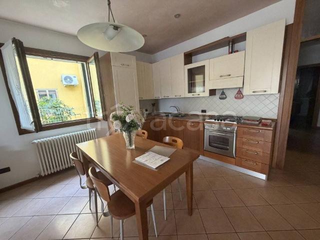 Villa bifamiliare in vendita a Mira via Montello, Oriago