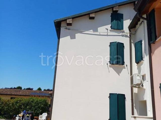 Villa bifamiliare in vendita a Mirandola via Ponte Pietra